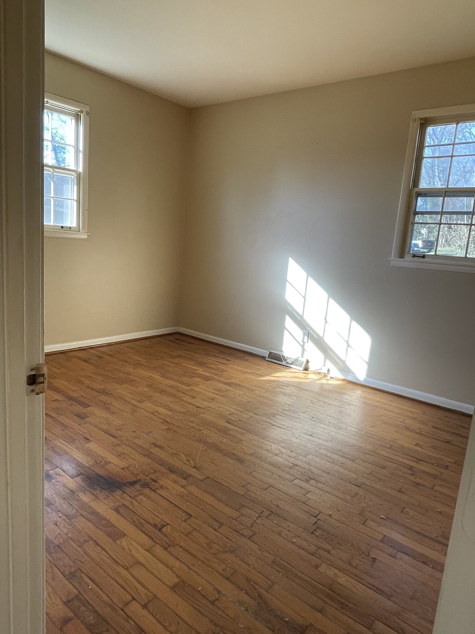 550 East Jefferson Street Pulaski, TN 38478 - Photo 15 of 23 wooden floor in an empty room with a window