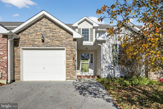 $530,000 | 208 Hoyer Court, Wilmington, DE 19803