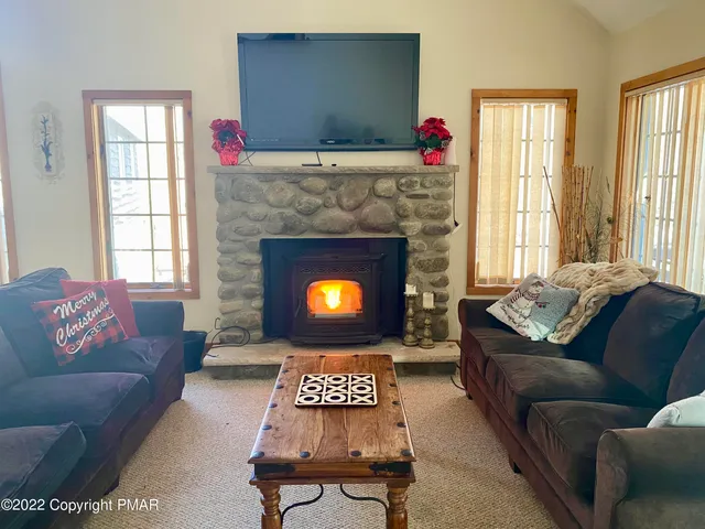 $475,000 | 50 Aspenwall Rd Lake, Lake Harmony, PA 18624