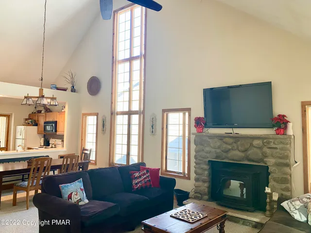 $475,000 | 50 Aspenwall Rd Lake, Lake Harmony, PA 18624