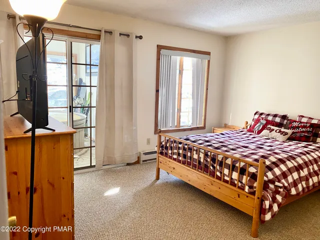 $475,000 | 50 Aspenwall Rd Lake, Lake Harmony, PA 18624