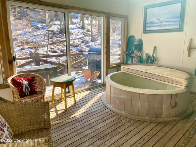 $475,000 | 50 Aspenwall Rd Lake, Lake Harmony, PA 18624