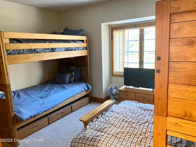 $475,000 | 50 Aspenwall Rd Lake, Lake Harmony, PA 18624