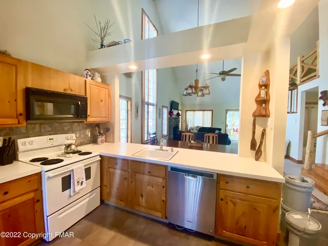 $475,000 | 50 Aspenwall Rd Lake, Lake Harmony, PA 18624