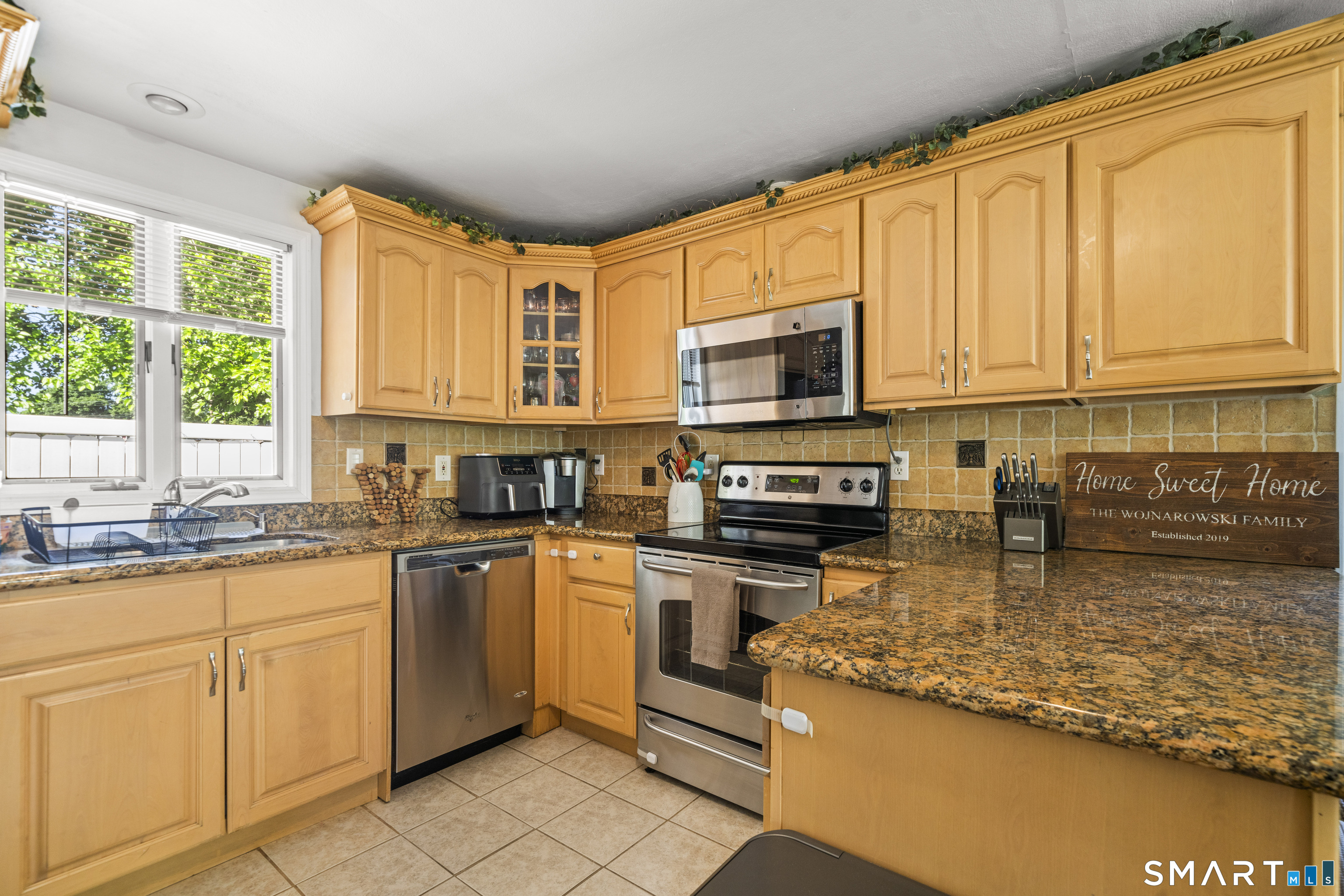 62 Butler Avenue Southington, CT 06489 - Photo 7 of 37