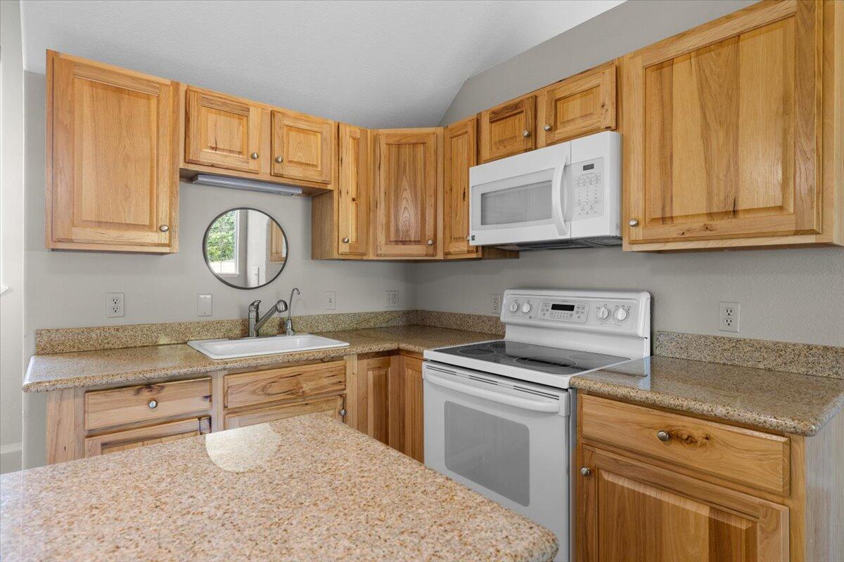 3002 Upper River Road Grants Pass, OR 97526 - Photo 35 of 45 41-CI_7475
