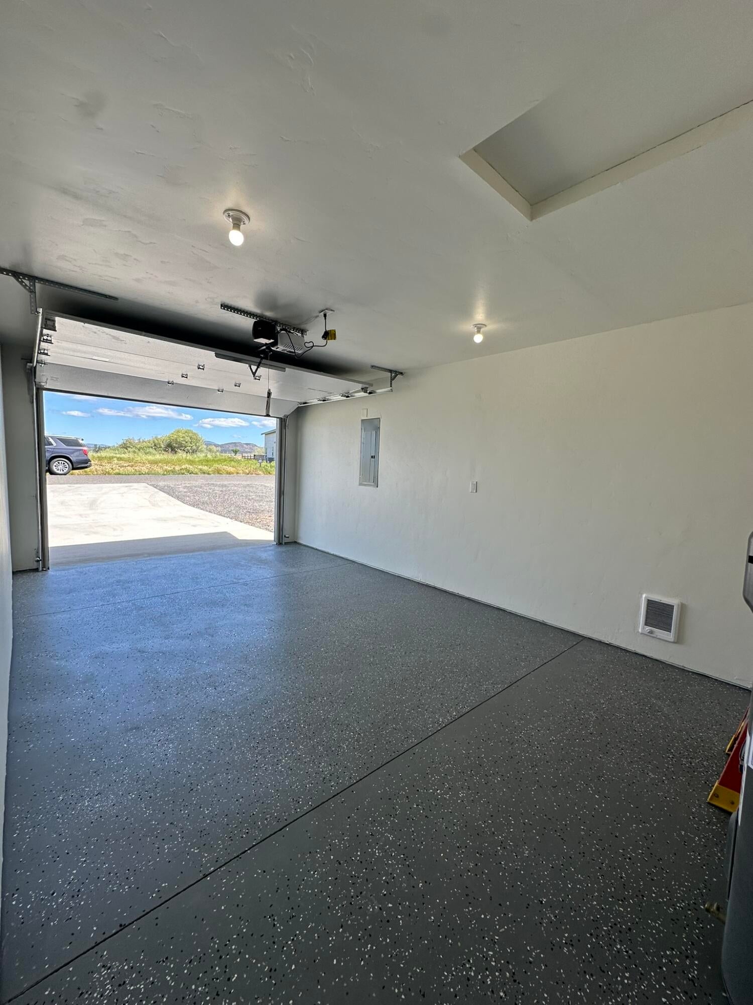 673 Scenic Loop Culver, OR 97734 - Photo 18 of 21 Garage