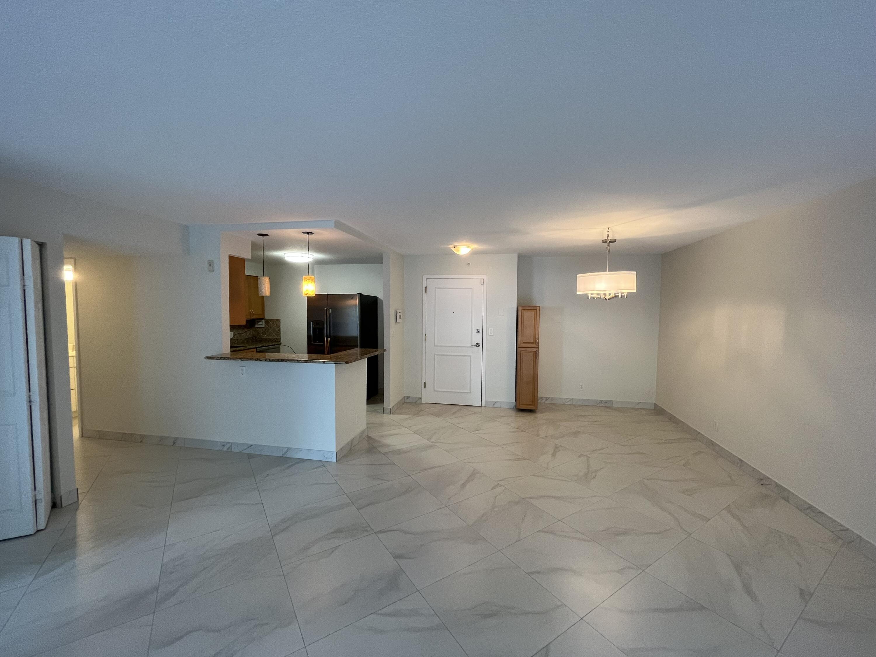 1000 Spanish River Road, Unit 1F Boca Raton, FL 33432 - Photo 10 of 29 Living Space
