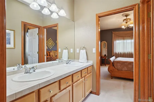 a en suite bathroom with a double vanity sink and a mirror