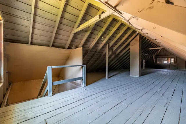 $164,999 | 2510 White Oak Avenue, Whiting, IN 46394