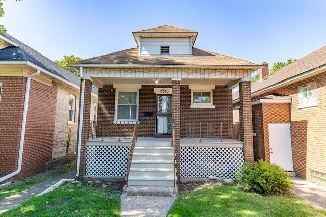 $164,999 | 2510 White Oak Avenue, Whiting, IN 46394