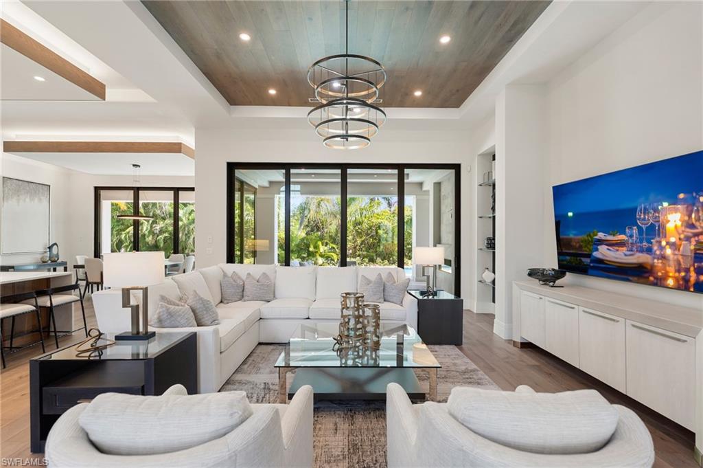 3540 Crayton Road Naples, FL 34103 - Photo 5 of 17