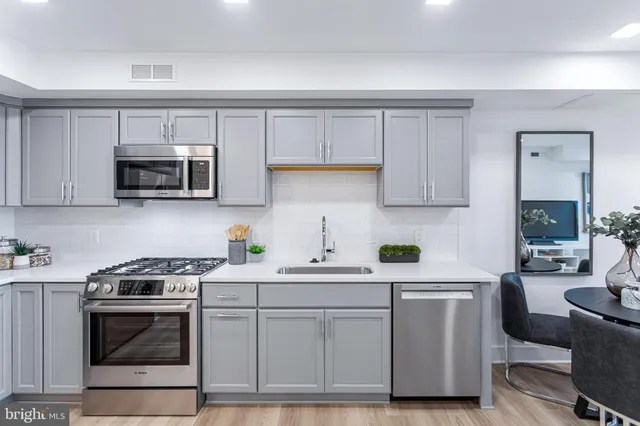 $499,990 | 701 North Henry Street, Unit 212, Alexandria, VA 22314