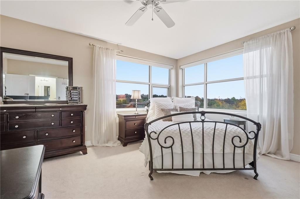 5570 Centre Avenue, Unit 400 Pittsburgh, PA 15232 - Photo 14 of 28 a view of a livingroom with furniture