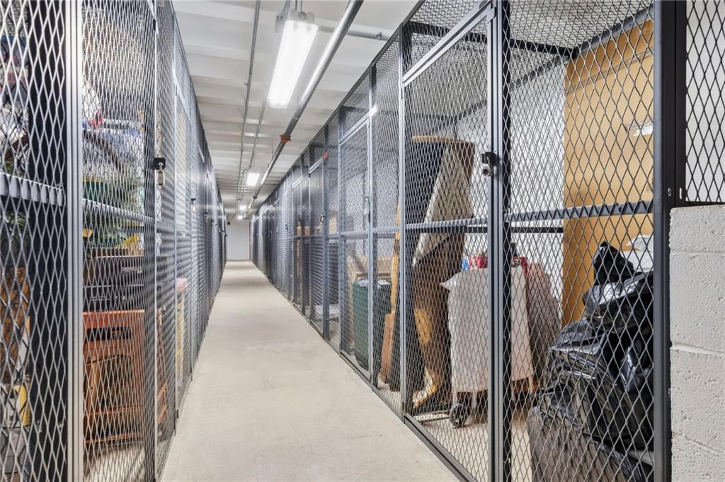 5570 Centre Avenue, Unit 400 Pittsburgh, PA 15232 - Photo 24 of 28 a view of entryway