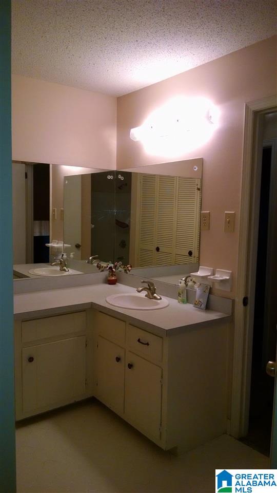 828 Round Hill Road Pelham, AL 35124 - Photo 7 of 19