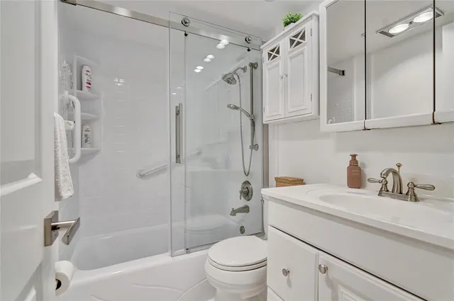 $399,999 | 745 Southeast 19th Avenue, Unit 134, Deerfield Beach, FL 33441