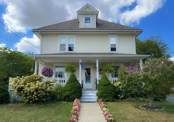 $265,000 | 410 South Center Street, Stockbridge, MI 49285