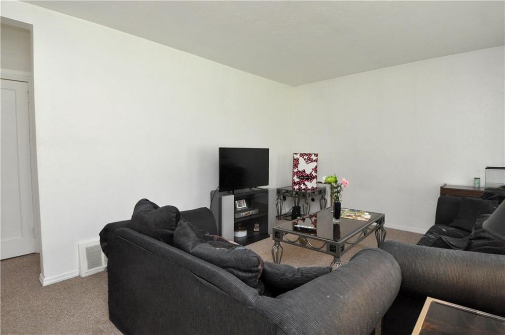 612 Jefferson Road Pittsburgh, PA 15235 - Photo 2 of 12 Gallery Image 2