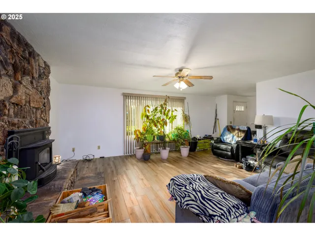 $370,900 | 125 Susan Street, Myrtle Creek, OR 97457