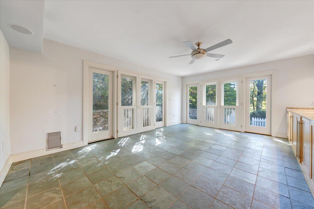 2644 Robin Hood Road Southeast Roanoke, VA 24014 - Photo 26 of 113 026-MIB03388