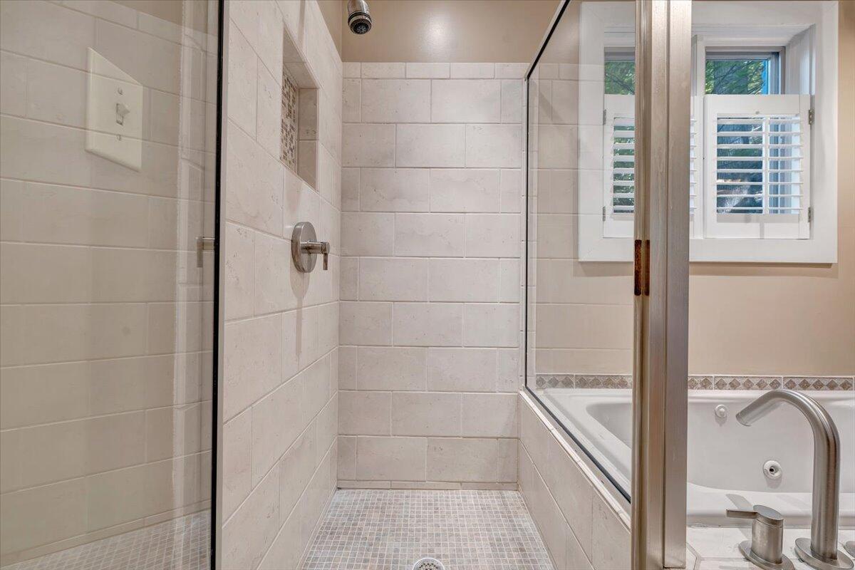 2644 Robin Hood Road Southeast Roanoke, VA 24014 - Photo 41 of 113 041-MIB03442