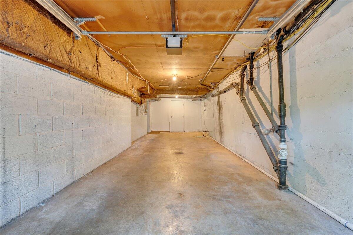 2644 Robin Hood Road Southeast Roanoke, VA 24014 - Photo 48 of 113 048-MIB03469