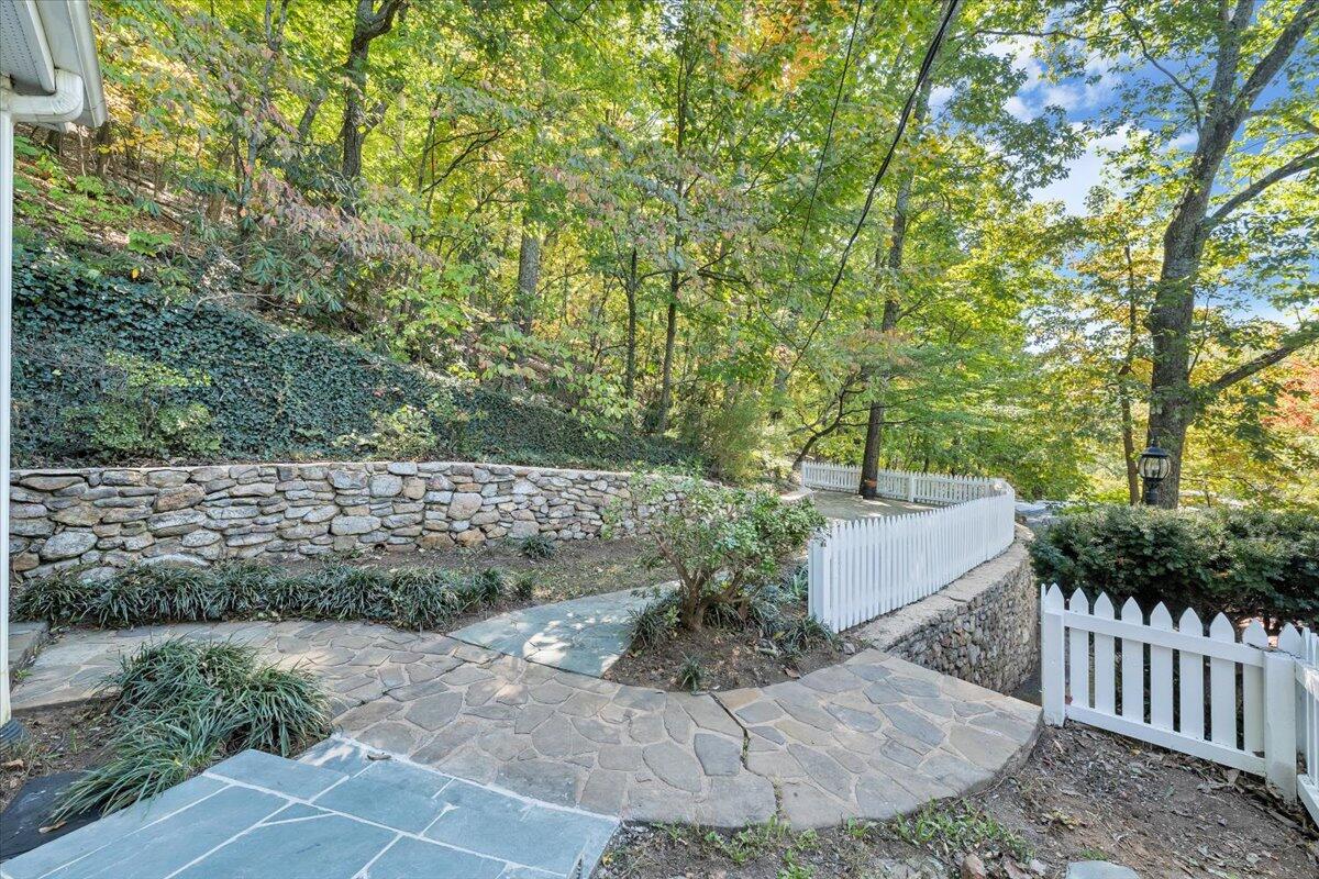 2644 Robin Hood Road Southeast Roanoke, VA 24014 - Photo 54 of 113 054-MIB03487