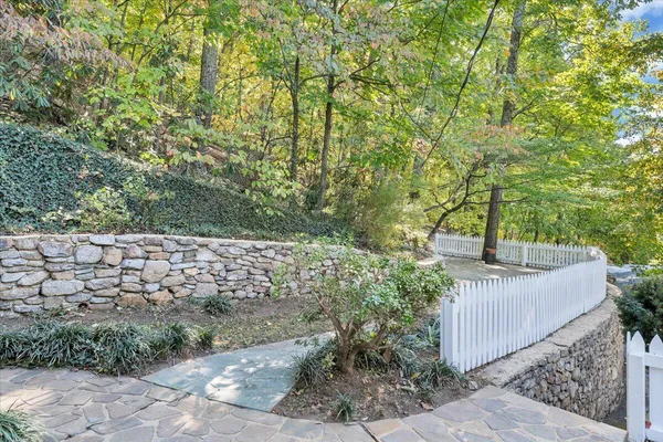 $549,900 | 2644 Robin Hood Road Southeast, Roanoke, VA 24014