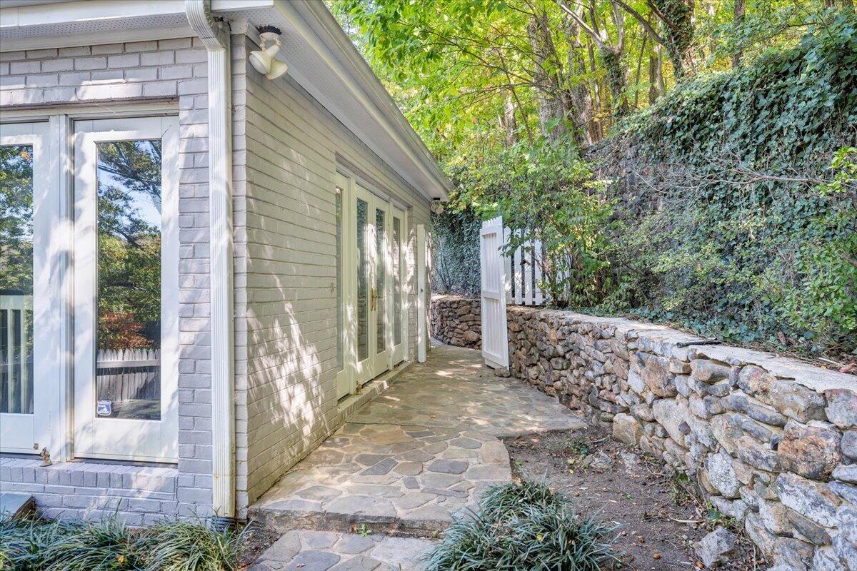 2644 Robin Hood Road Southeast Roanoke, VA 24014 - Photo 57 of 113 057-MIB03499