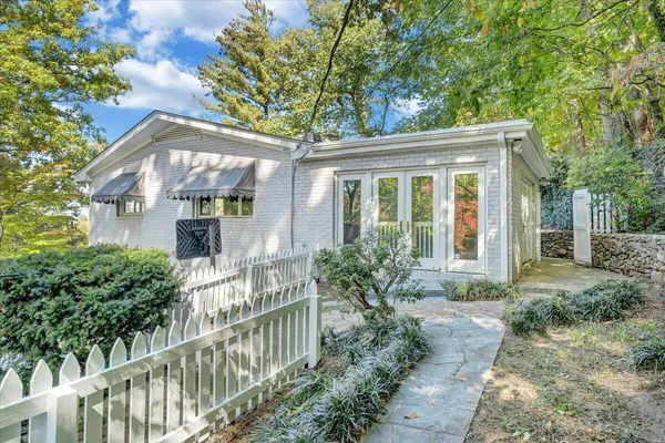 $549,900 | 2644 Robin Hood Road Southeast, Roanoke, VA 24014