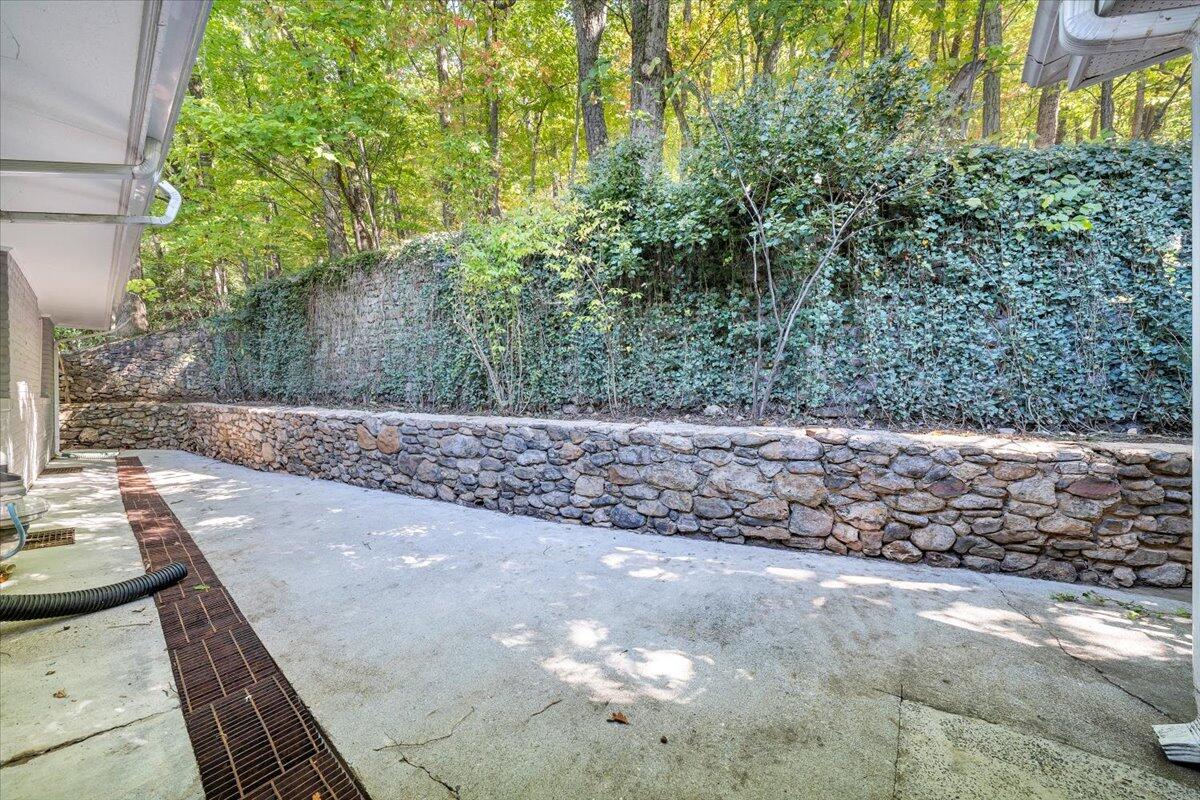 2644 Robin Hood Road Southeast Roanoke, VA 24014 - Photo 61 of 113 061-MIB03511