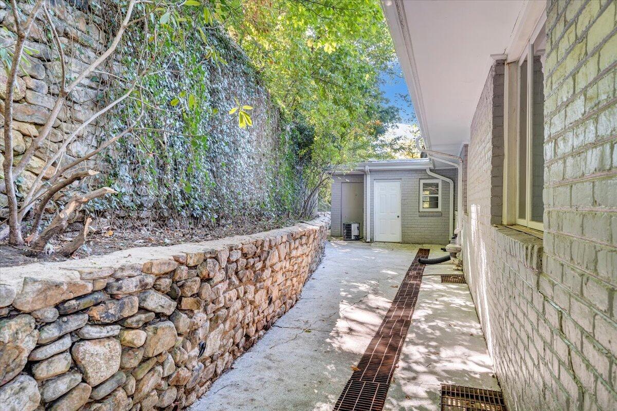 2644 Robin Hood Road Southeast Roanoke, VA 24014 - Photo 62 of 113 062-MIB03514