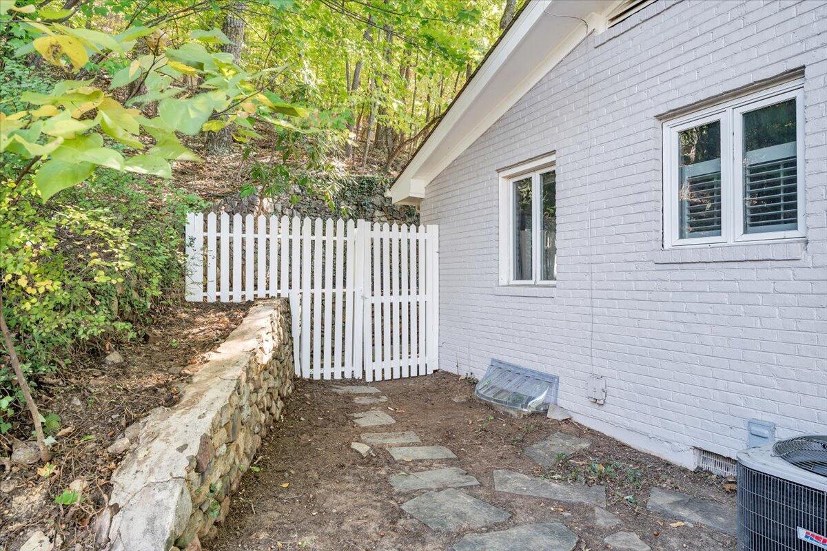 2644 Robin Hood Road Southeast Roanoke, VA 24014 - Photo 64 of 113 064-MIB03520