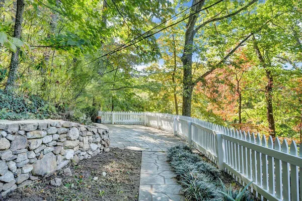 $549,900 | 2644 Robin Hood Road Southeast, Roanoke, VA 24014