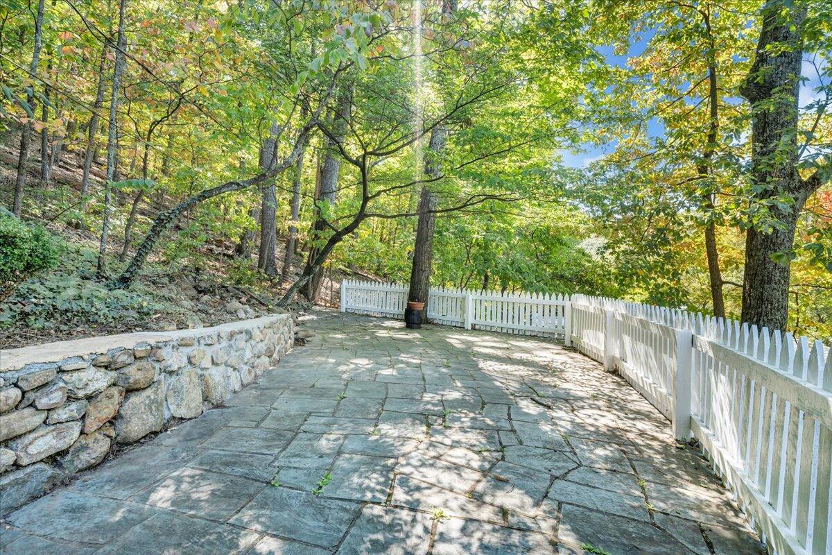 2644 Robin Hood Road Southeast Roanoke, VA 24014 - Photo 72 of 113 072-MIB03544