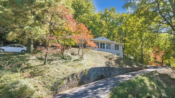 $549,900 | 2644 Robin Hood Road Southeast, Roanoke, VA 24014