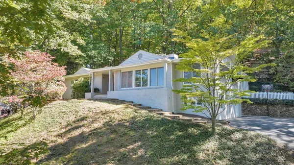 $549,900 | 2644 Robin Hood Road Southeast, Roanoke, VA 24014