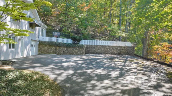 $549,900 | 2644 Robin Hood Road Southeast, Roanoke, VA 24014