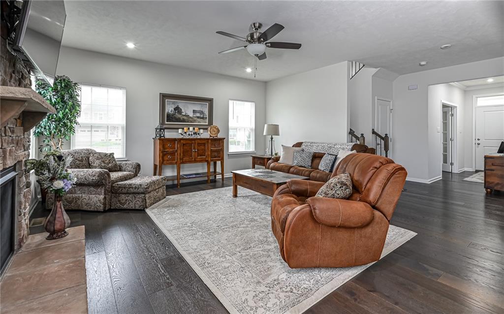 3036 Eagle Ridge Drive Valencia, PA 16059 - Photo 4 of 34