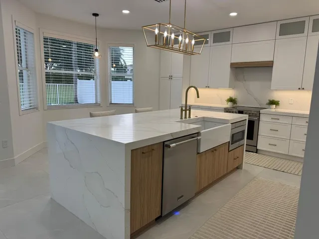 a kitchen that has a lot of cabinets in it