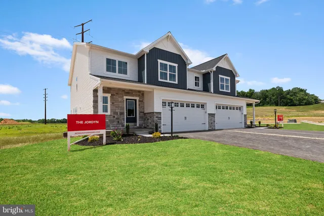 $454,900 | 670 Brittany Drive, Mechanicsburg, PA 17055