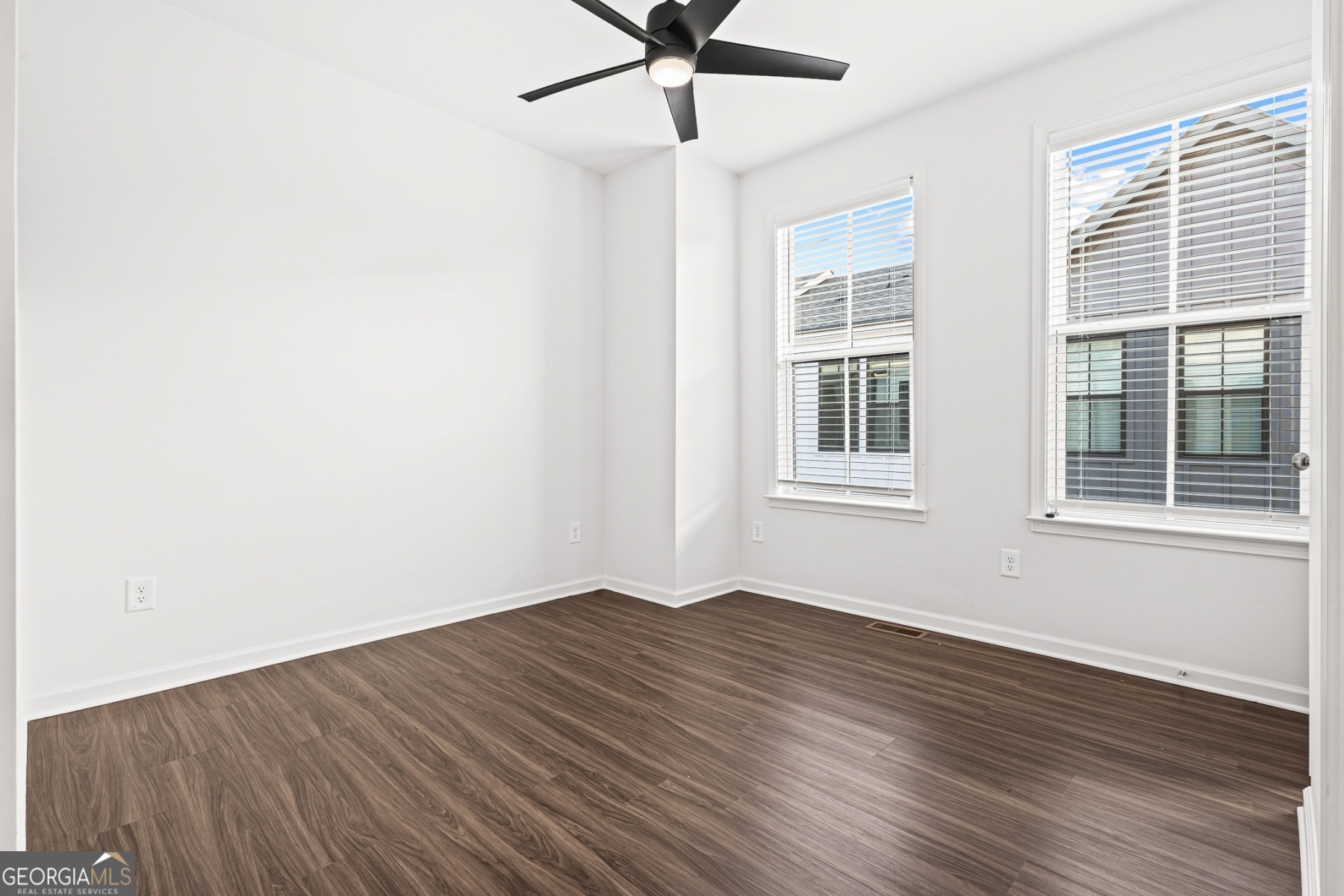 118 Chestnut Circle Atlanta, GA 30342 - Photo 11 of 18