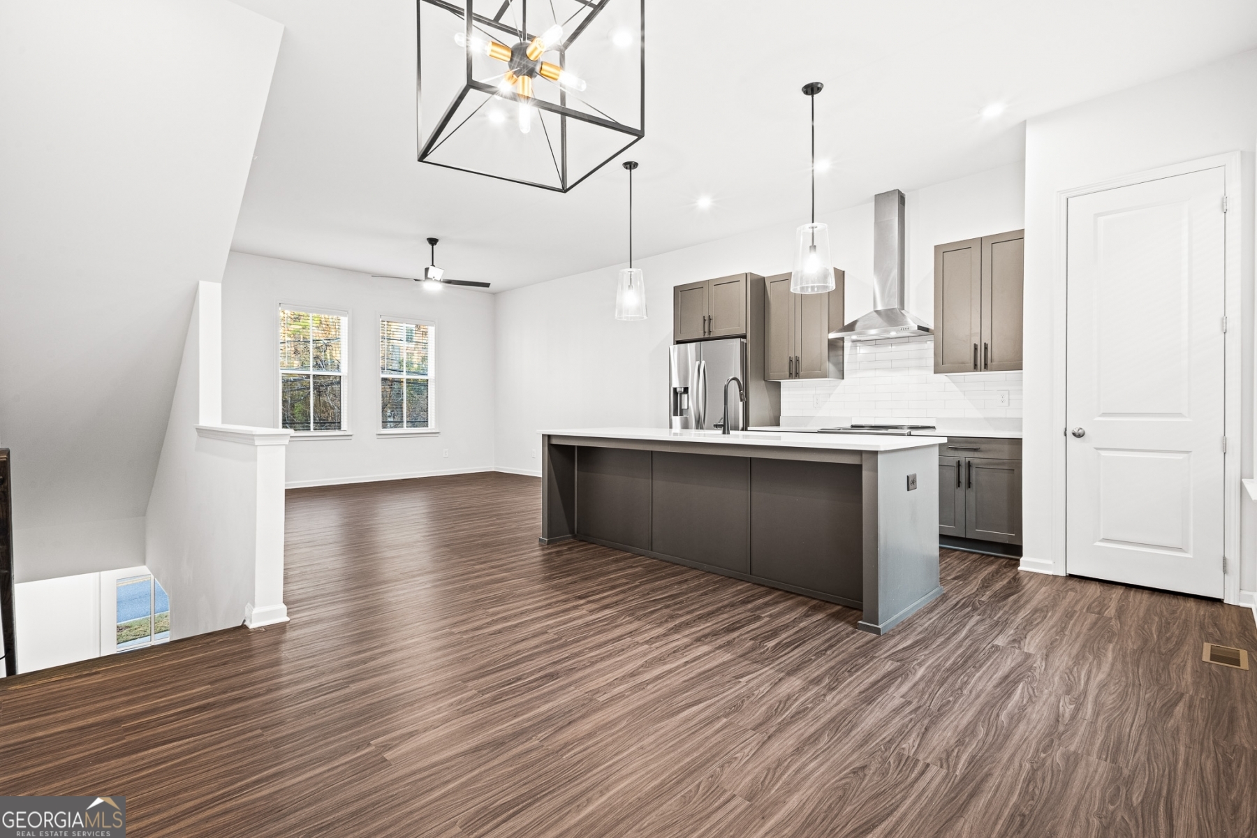 118 Chestnut Circle Atlanta, GA 30342 - Photo 3 of 18