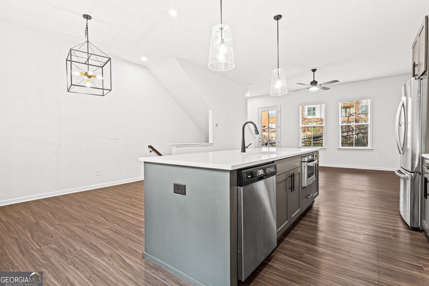 118 Chestnut Circle Atlanta, GA 30342 - Photo 4 of 18