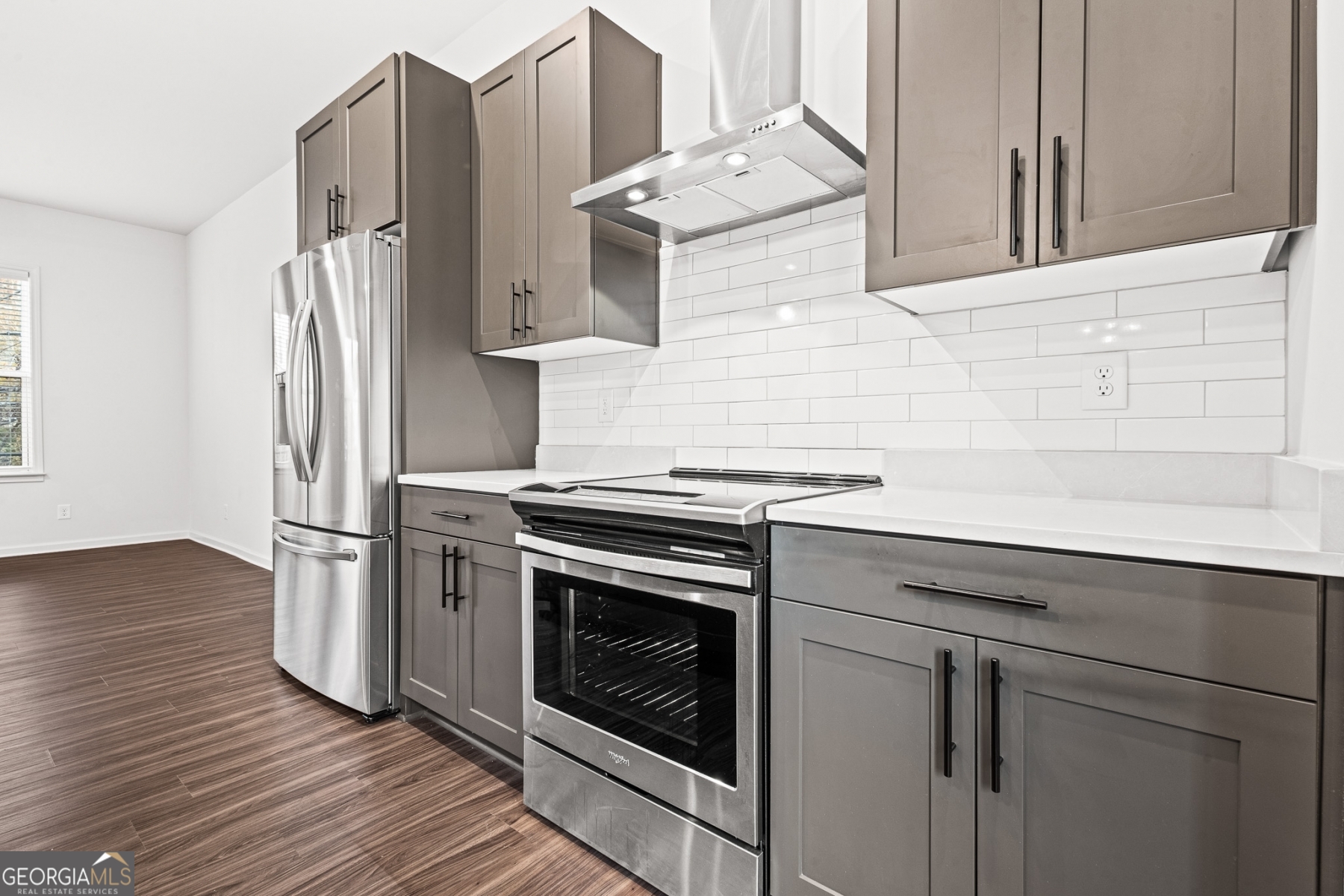 118 Chestnut Circle Atlanta, GA 30342 - Photo 5 of 18