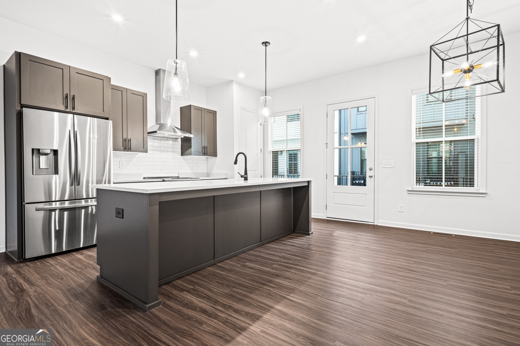 118 Chestnut Circle Atlanta, GA 30342 - Photo 6 of 18