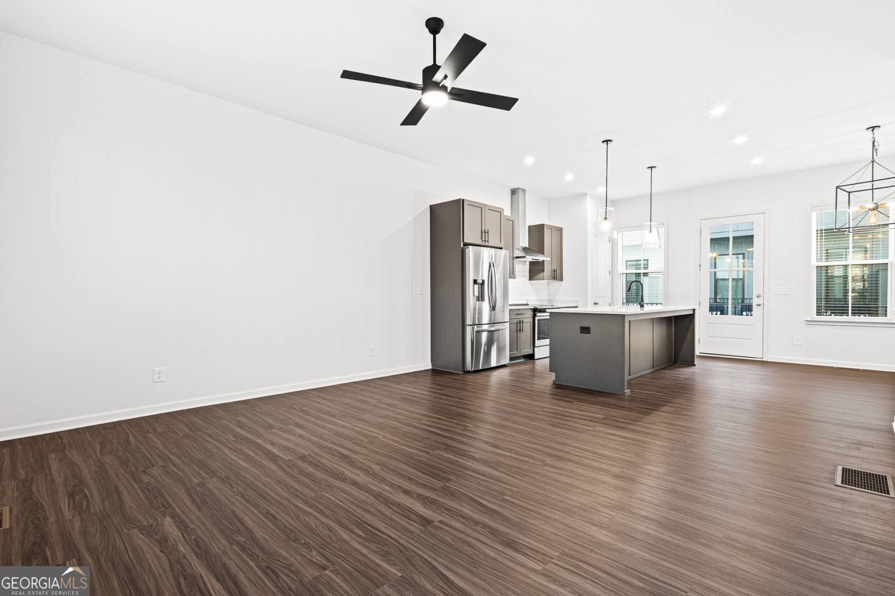 118 Chestnut Circle Atlanta, GA 30342 - Photo 9 of 18