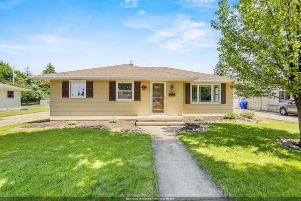 $279,900 | 2700 North Lillian Court, Appleton, WI 54911
