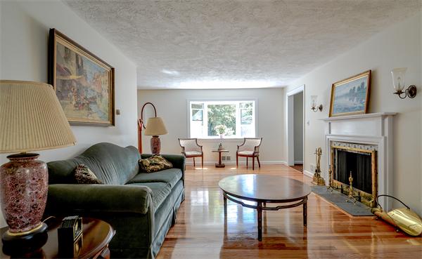 4 Robinhood Road Natick, MA 01760 - Photo 3 of 23 Gallery Image 3